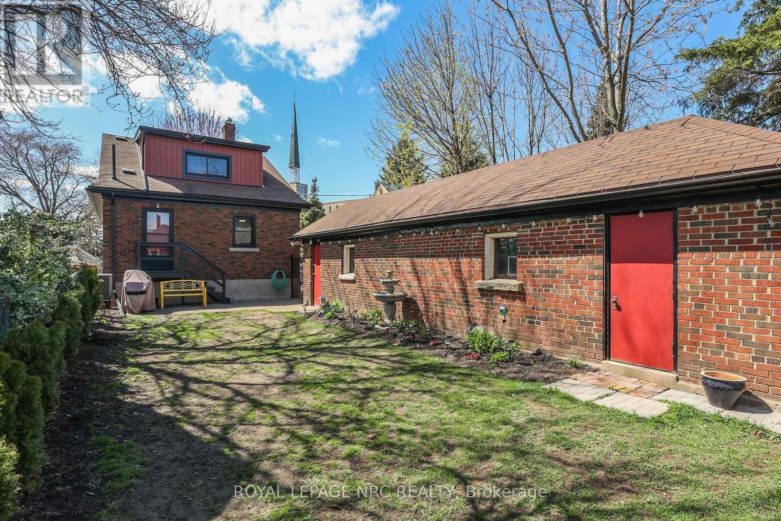 14 HURON STREET Image 33