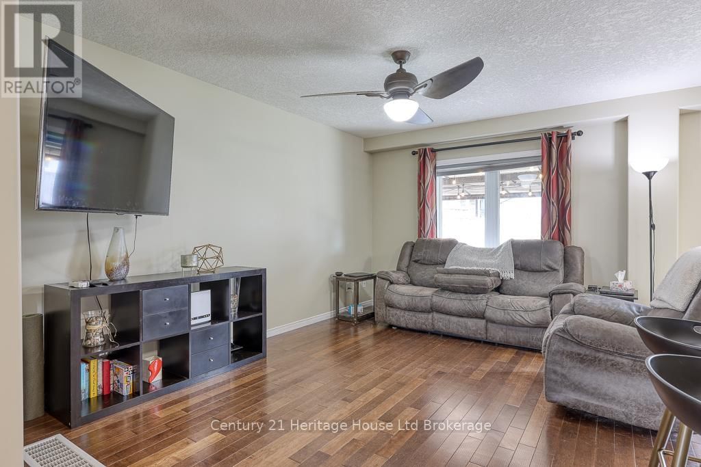 1079 MARQUETTE DRIVE Image 13
