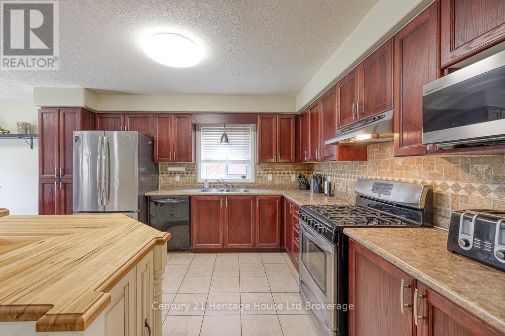 1079 MARQUETTE DRIVE Image 6