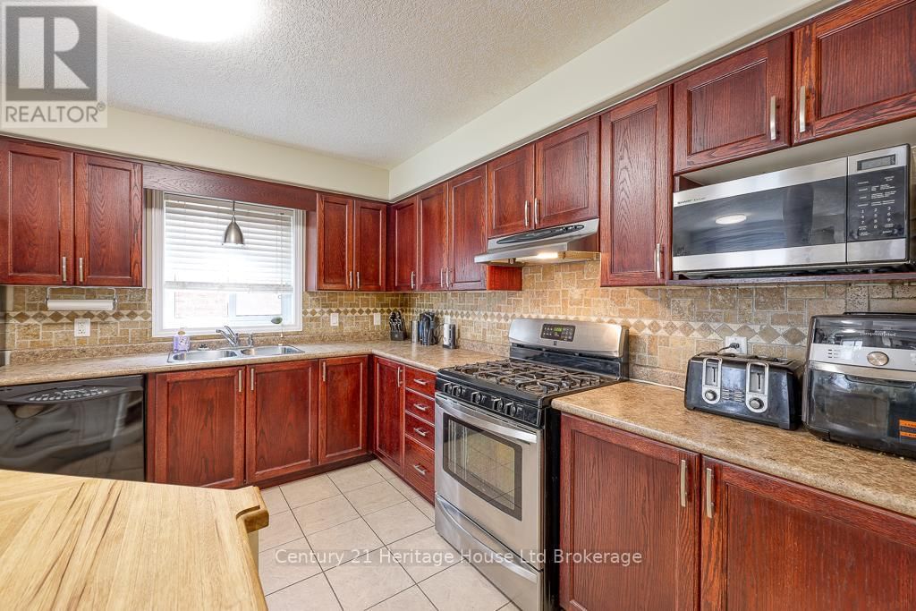 1079 MARQUETTE DRIVE Image 7