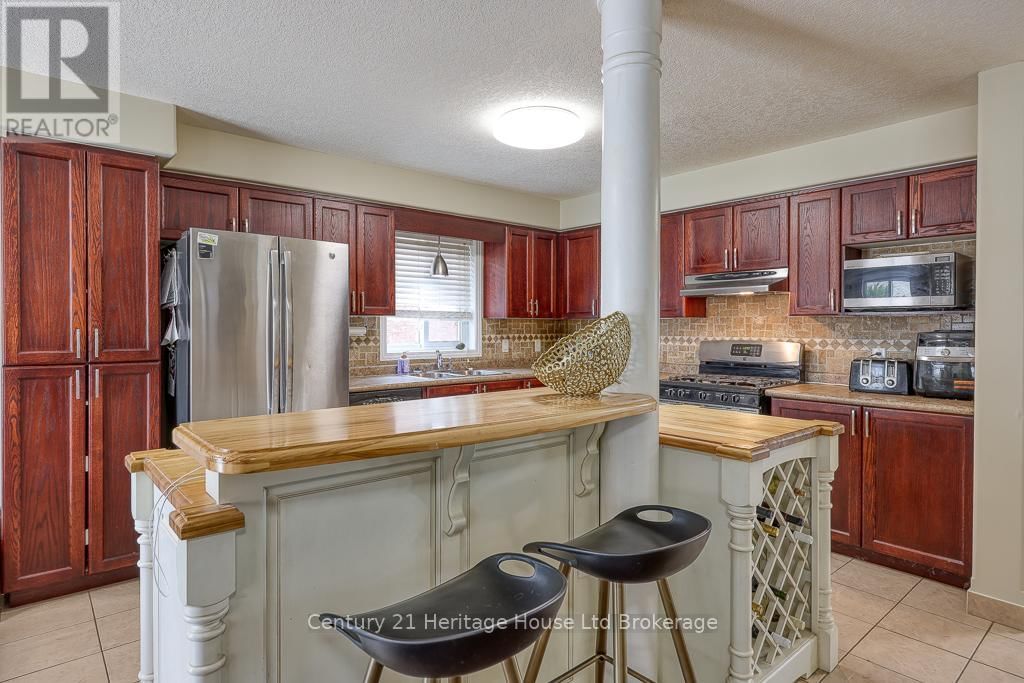 1079 MARQUETTE DRIVE Image 9