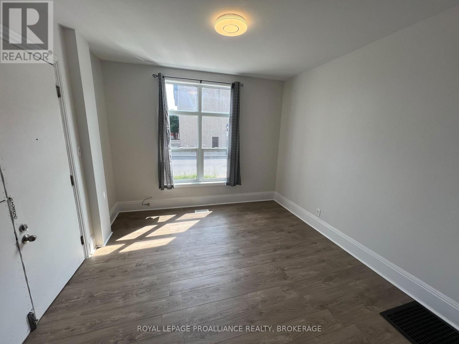 246-248 WELLINGTON STREET Image 10