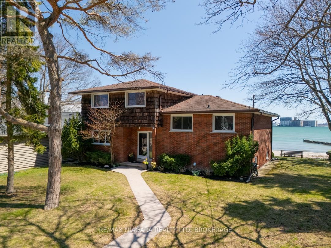 31 OAKRIDGE CRESCENT Image 1