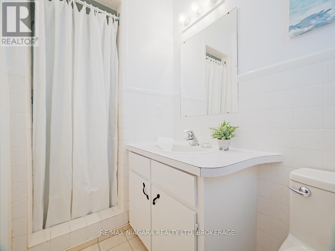 31 OAKRIDGE CRESCENT Image 16