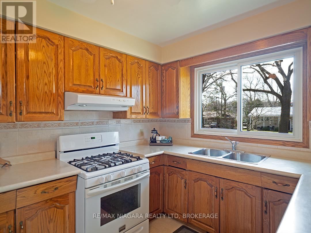31 OAKRIDGE CRESCENT Image 23