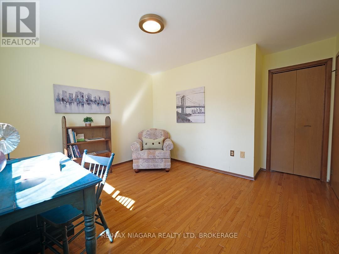 31 OAKRIDGE CRESCENT Image 32