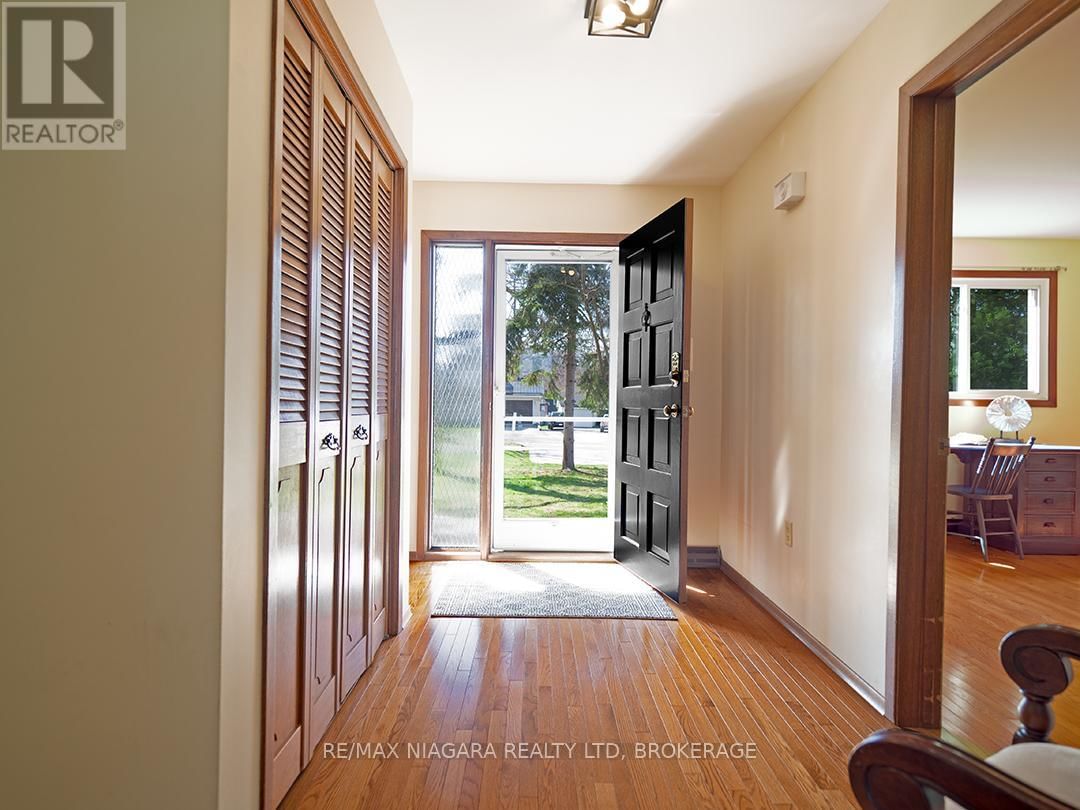 31 OAKRIDGE CRESCENT Image 6