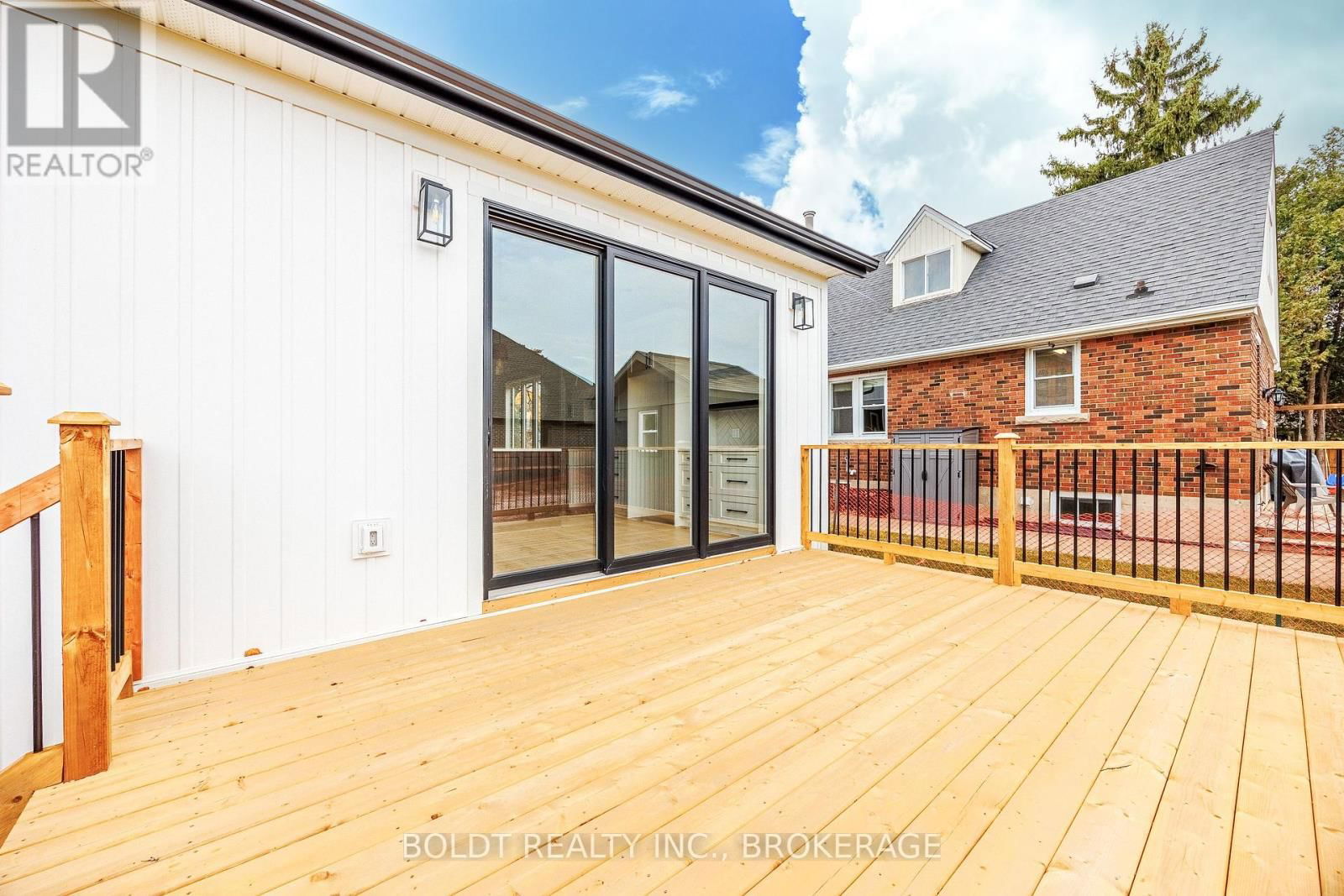 1051 PELHAM STREET Image 24
