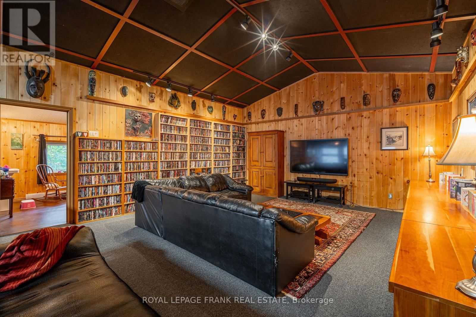 1329 TRAPPERS LANE Image 20