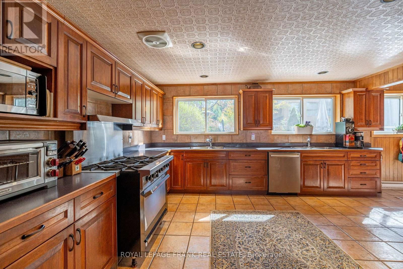 1329 TRAPPERS LANE Image 30