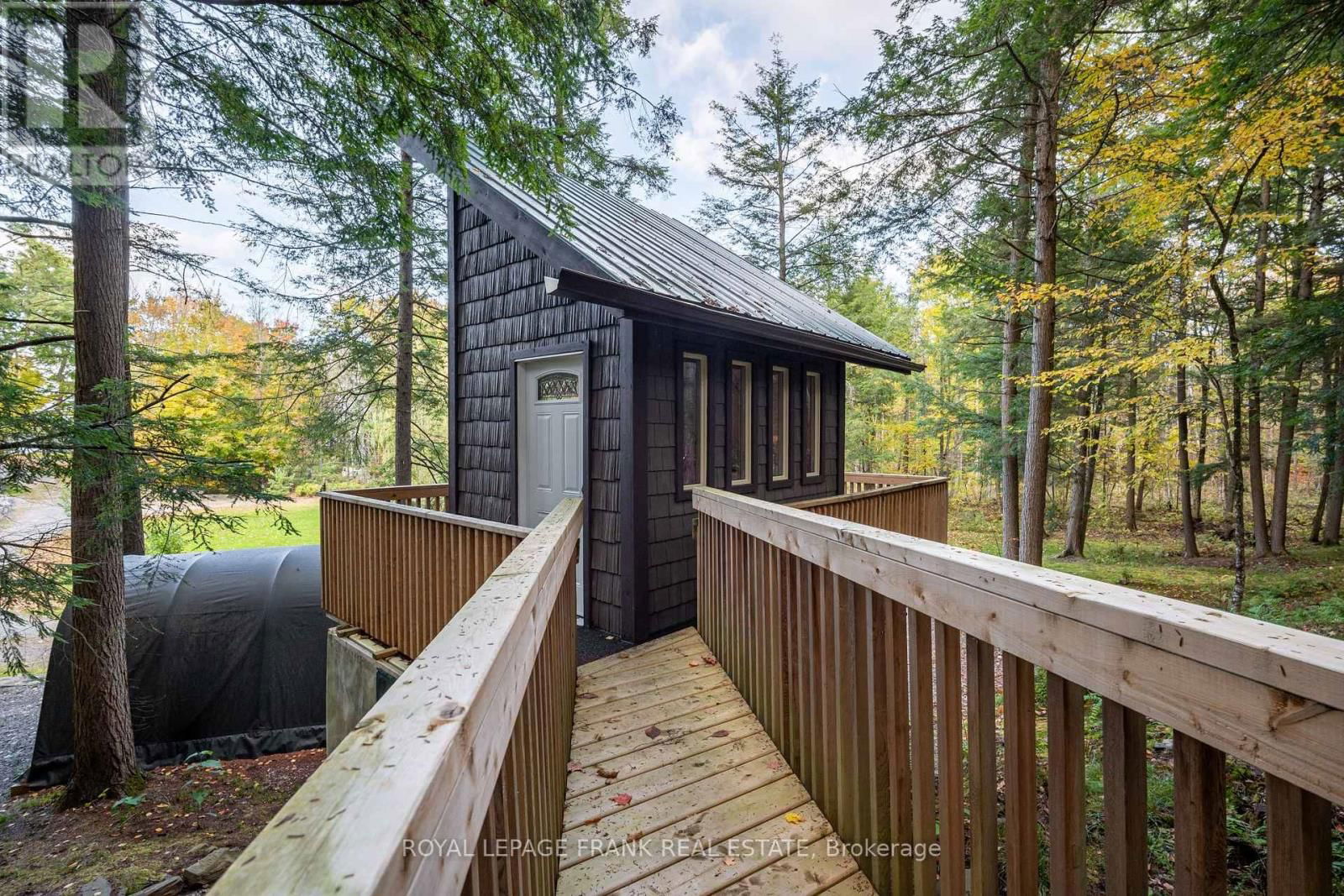 1329 TRAPPERS LANE Image 38
