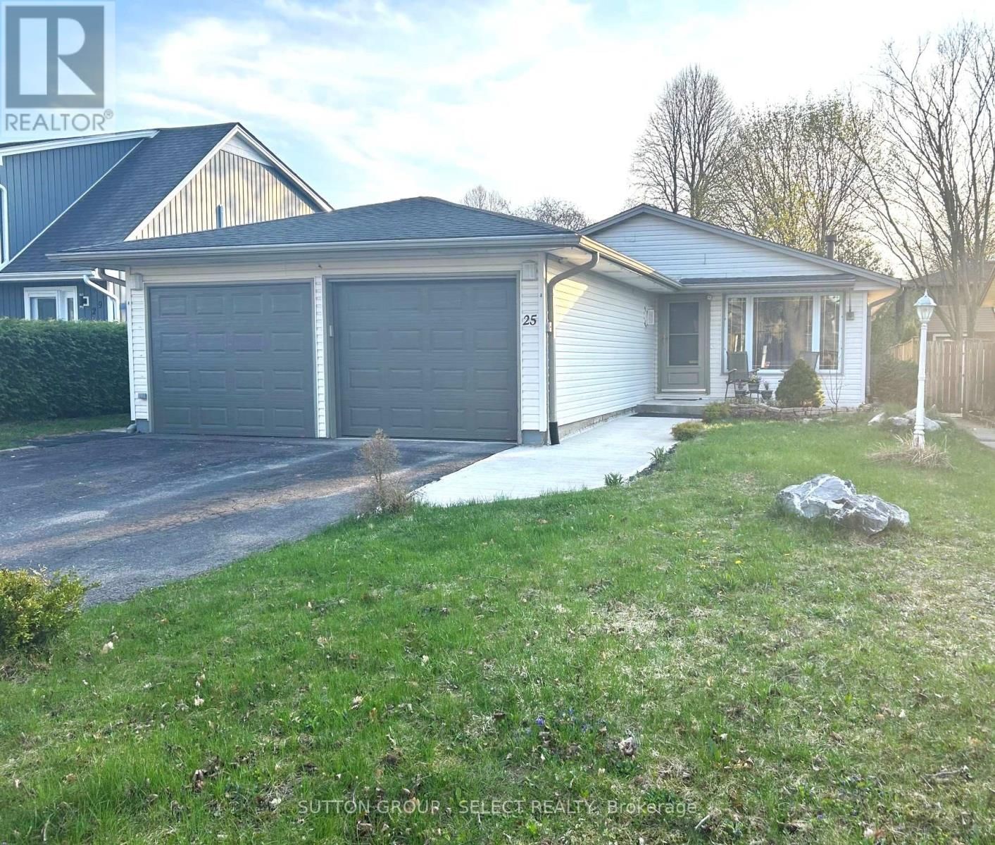 25 COTTONWOOD CRESCENT Image 1