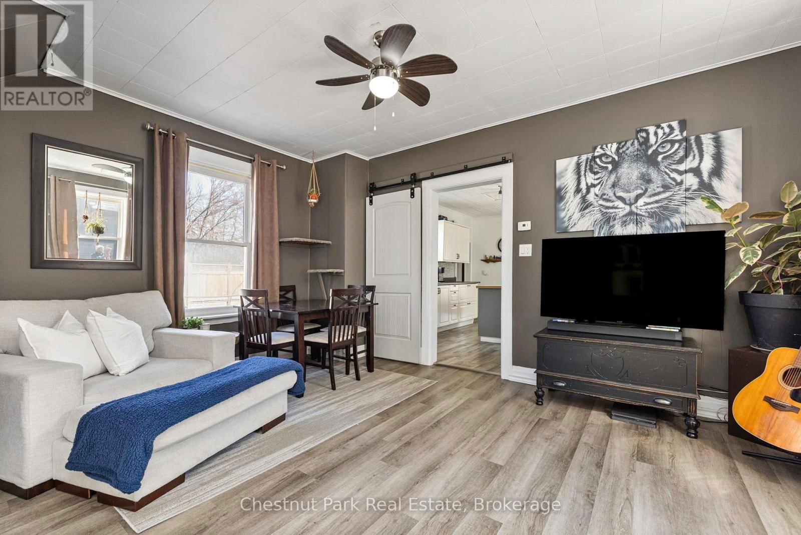 5 SPADINA AVENUE Image 11