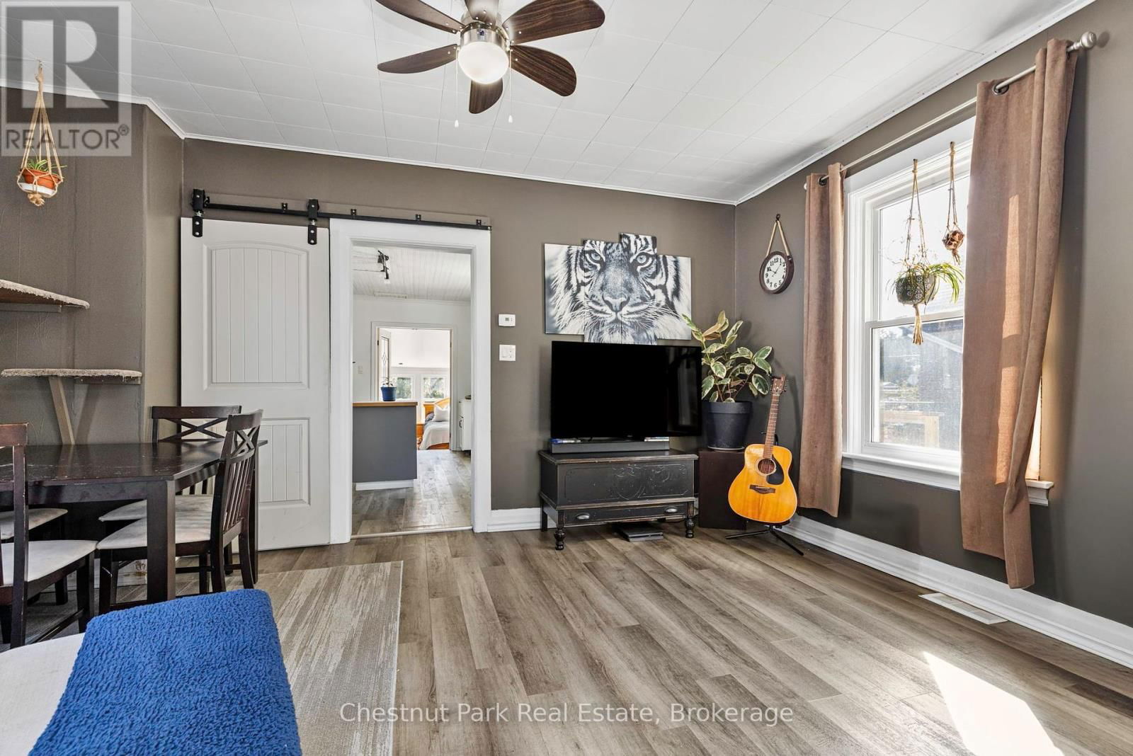 5 SPADINA AVENUE Image 12