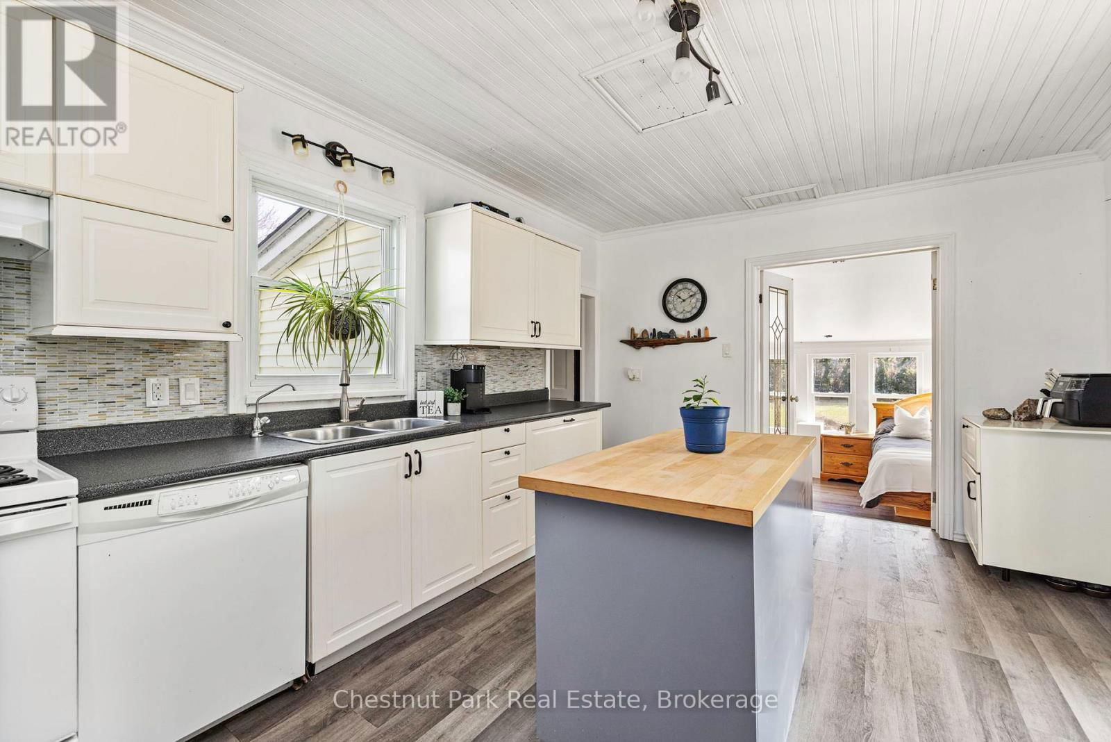 5 SPADINA AVENUE Image 13