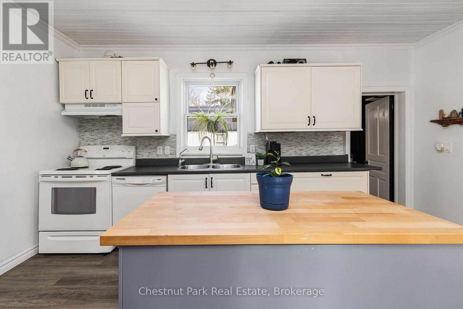 5 SPADINA AVENUE Image 16