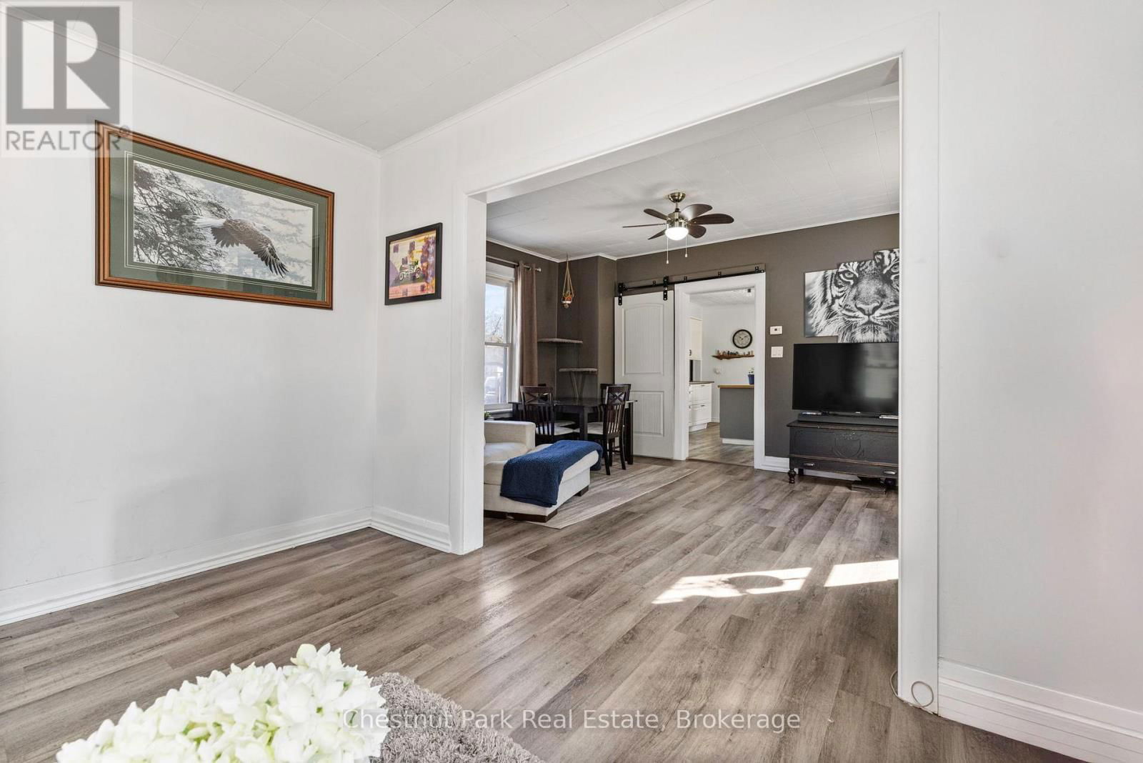 5 SPADINA AVENUE Image 8