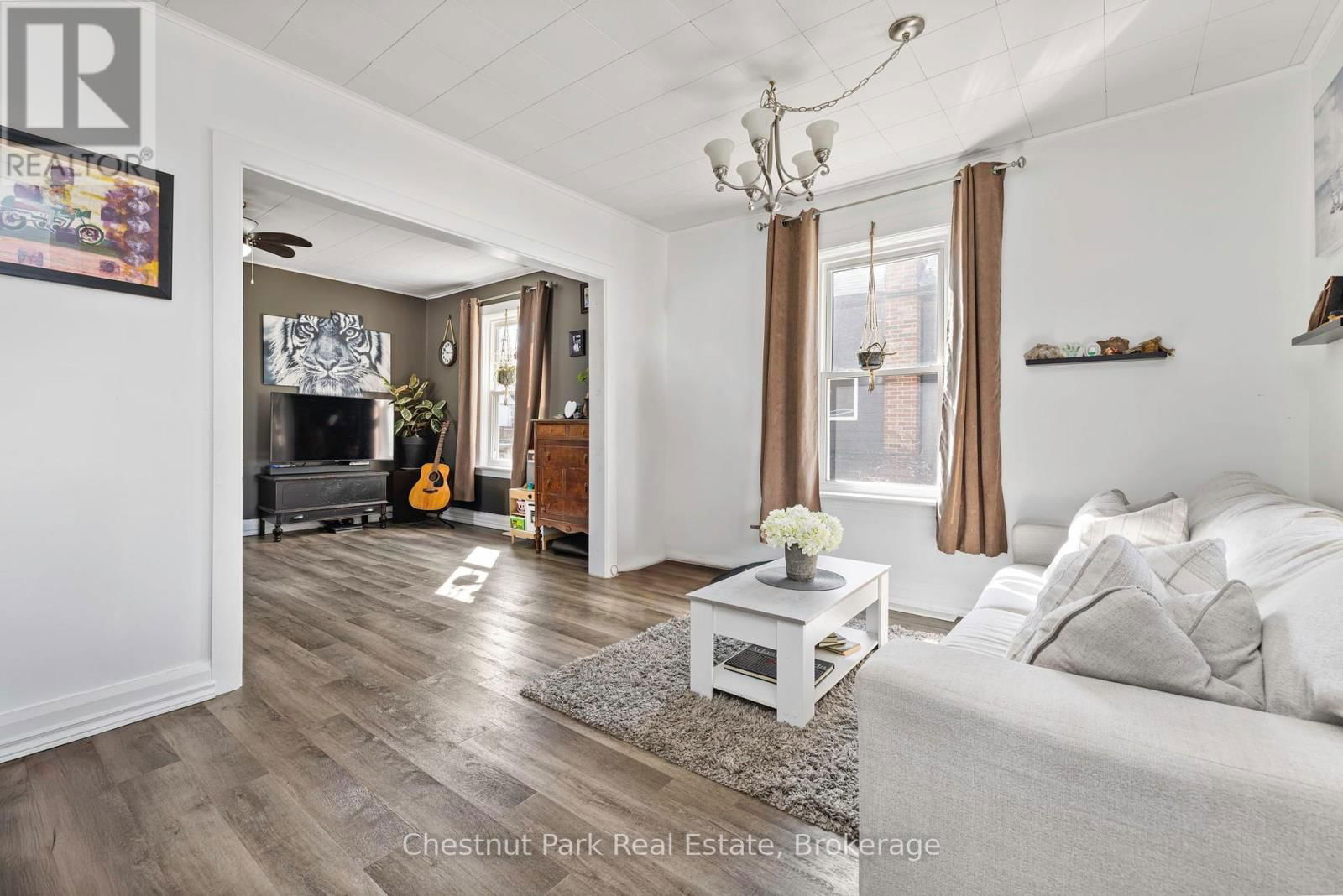 5 SPADINA AVENUE Image 9