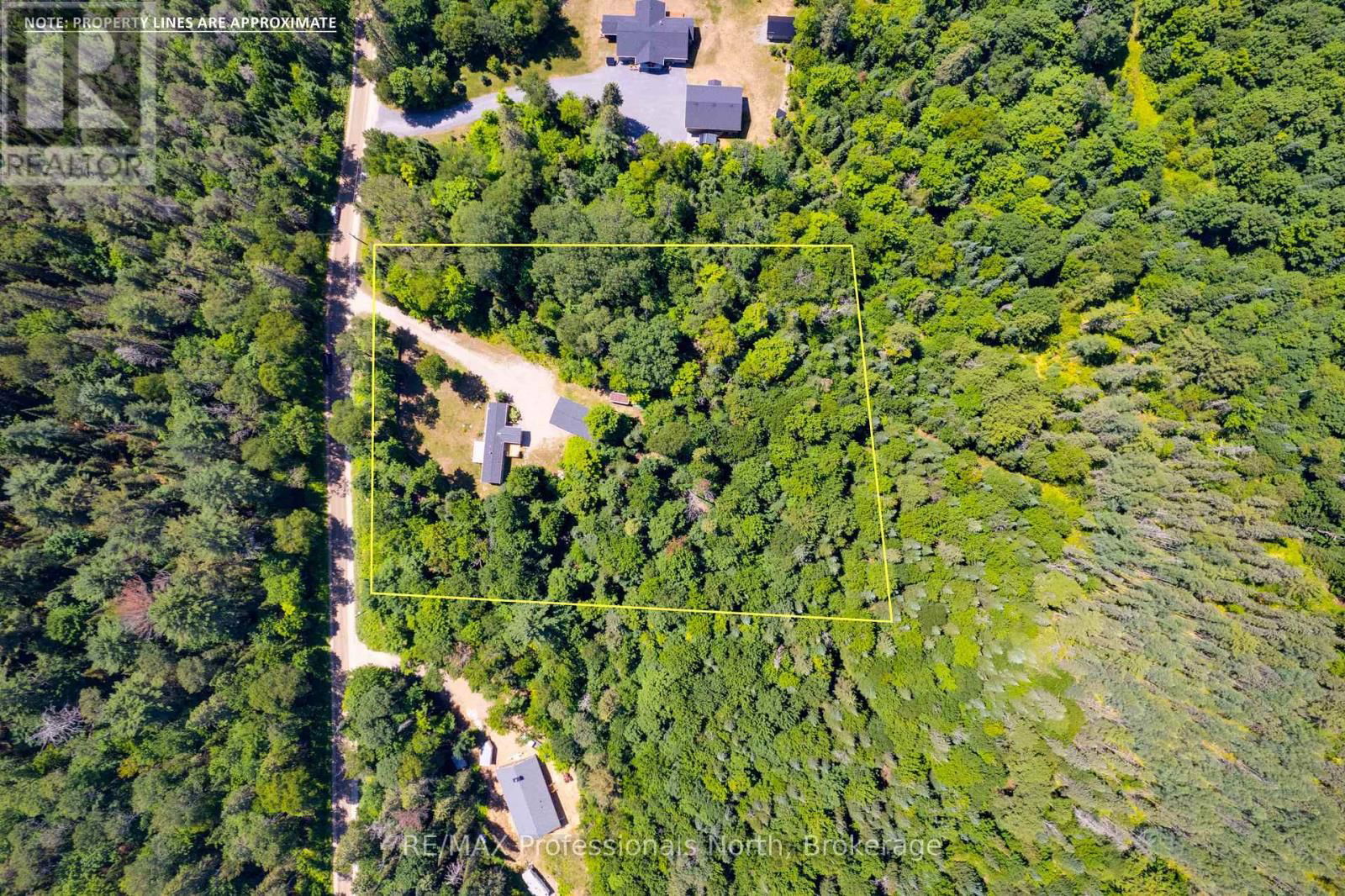 676 SUPER SIGN ROAD Image 34