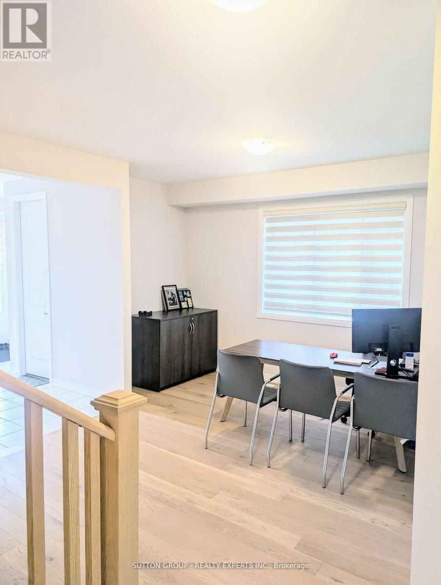 32 CROSSMORE CRESCENT Image 13