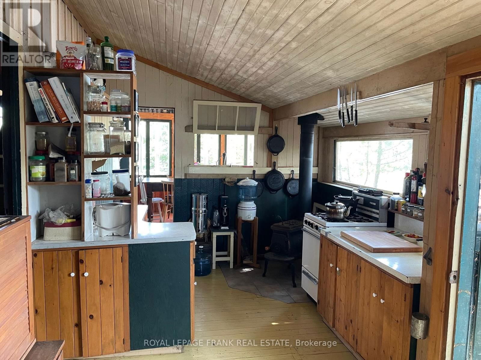 422 ISLAND 11A Image 16