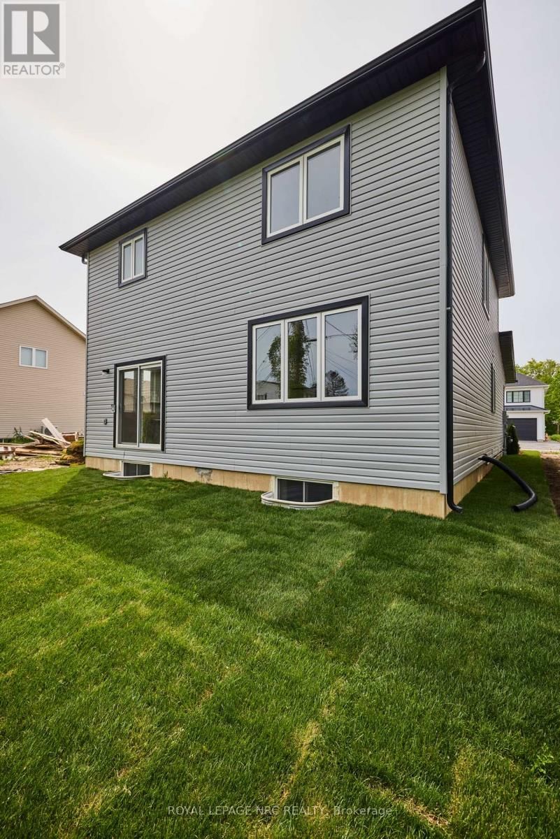 195 HODGKINS AVENUE Image 44