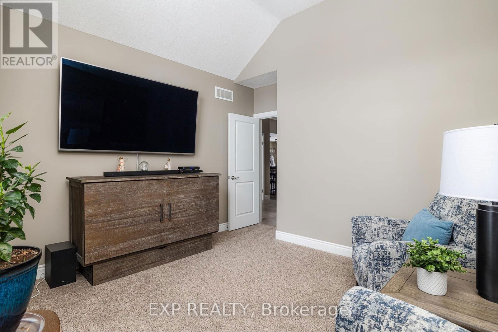 86 FORBES CRESCENT Image 21