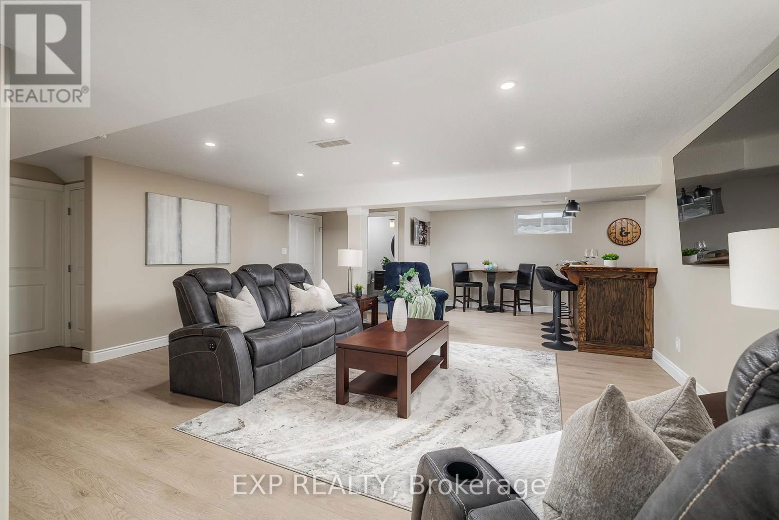 86 FORBES CRESCENT Image 24