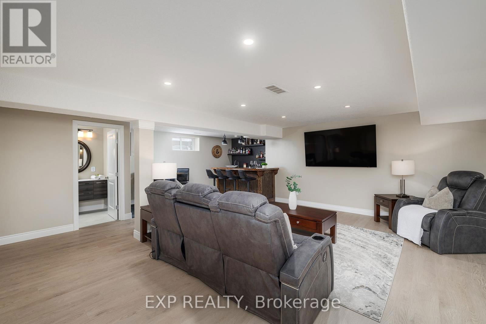 86 FORBES CRESCENT Image 25
