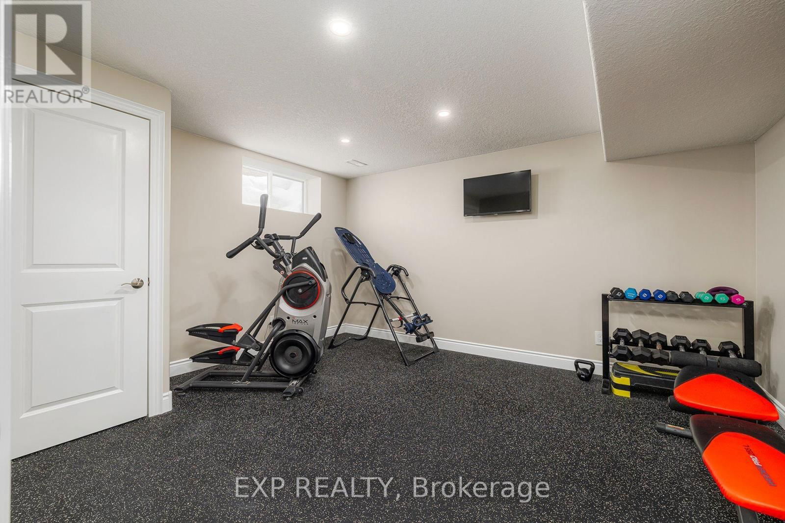 86 FORBES CRESCENT Image 32