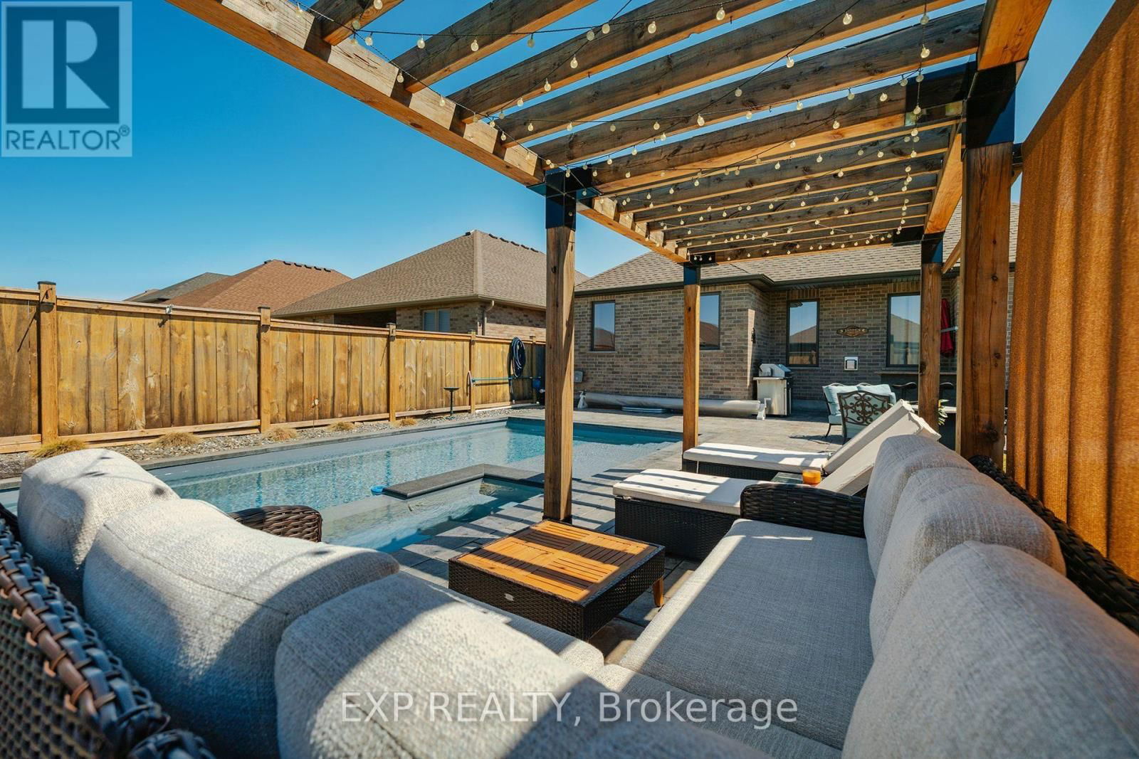 86 FORBES CRESCENT Image 35