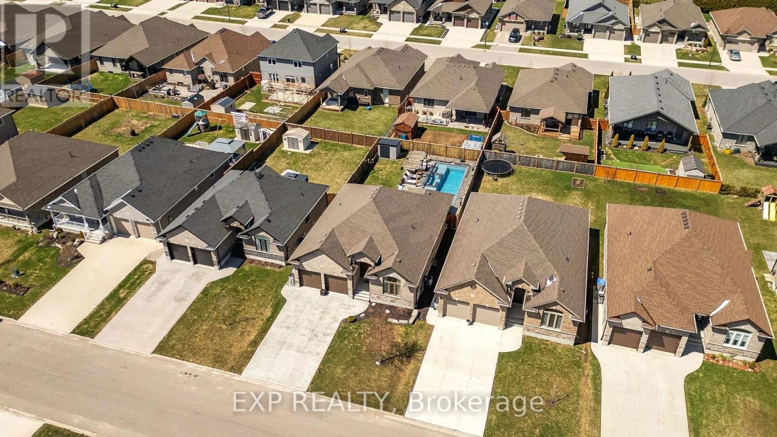 86 FORBES CRESCENT Image 44