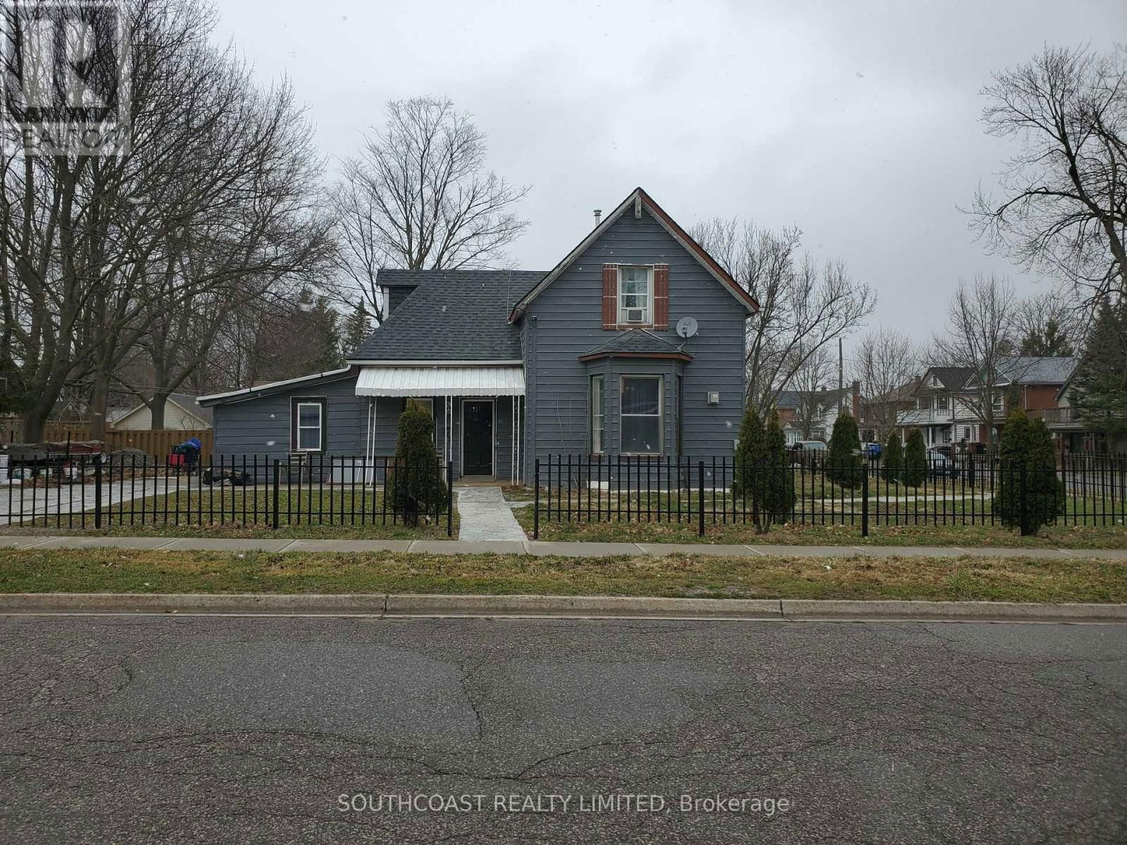 218 TALBOT STREET SOUTH Image 2