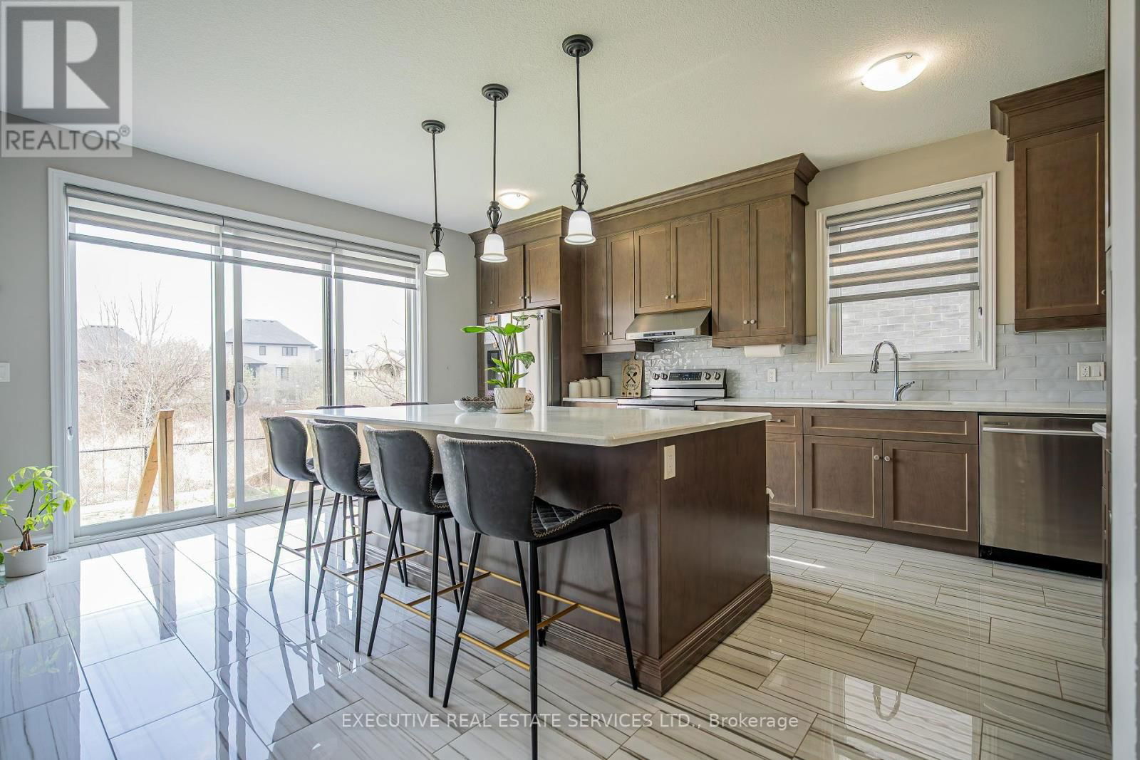 337 MASTERS DRIVE Image 12