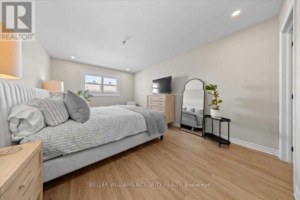 355 CROSSWAY TERRACE Image 30