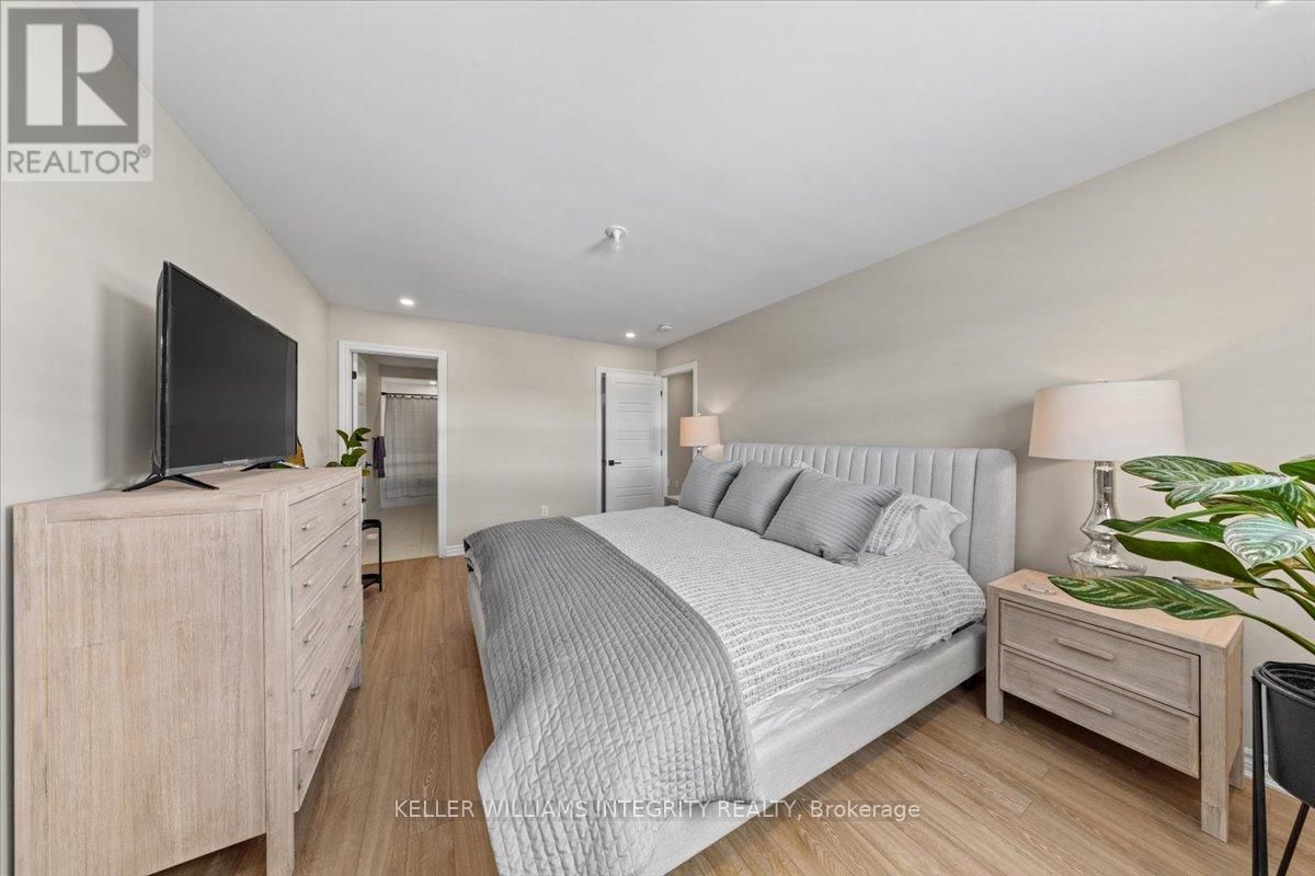 355 CROSSWAY TERRACE Image 32
