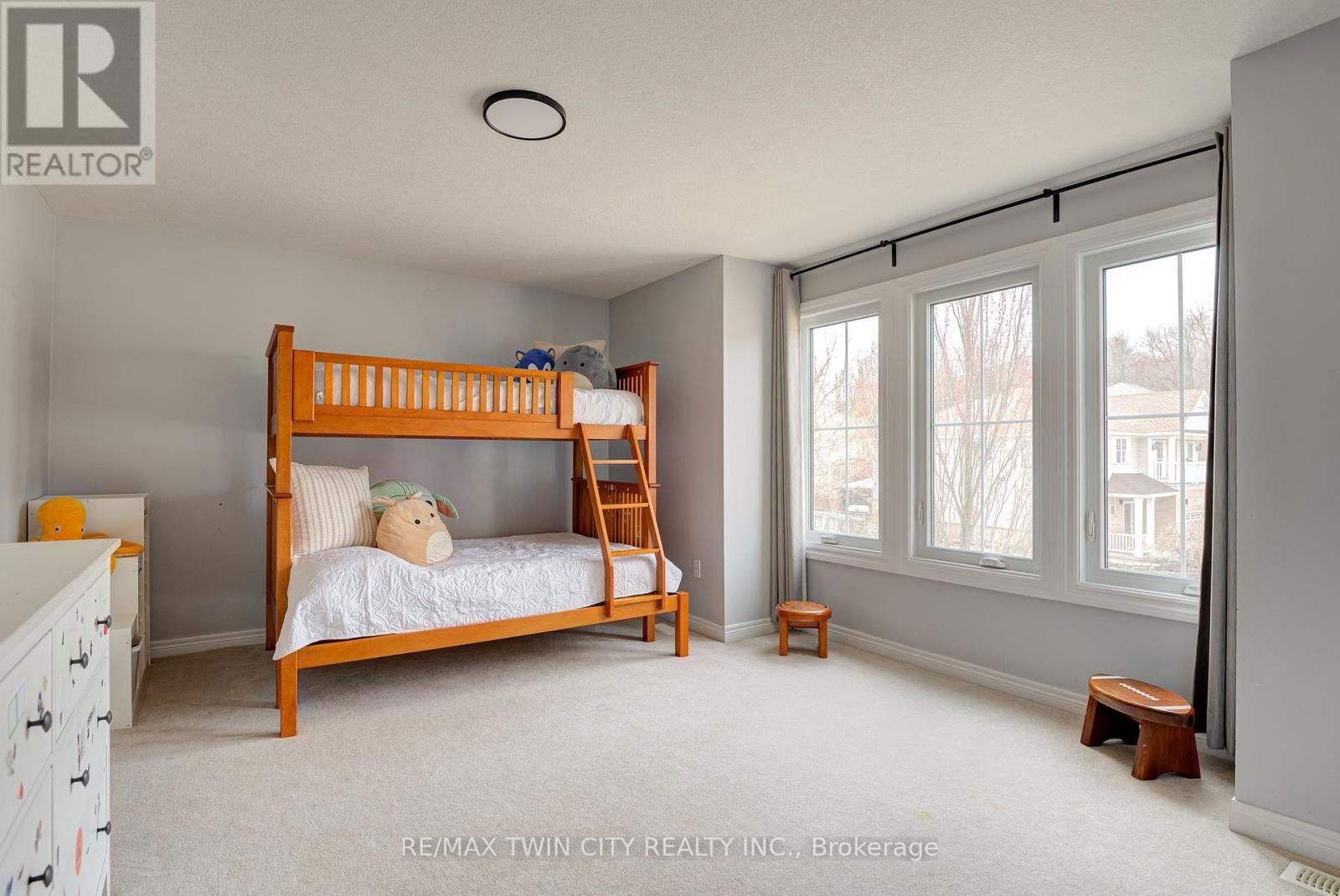 566 WINTERBURG WALK Image 32