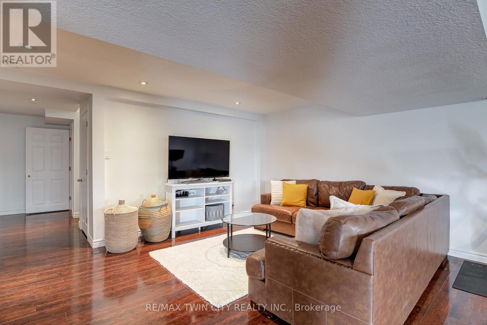 566 WINTERBURG WALK Image 34