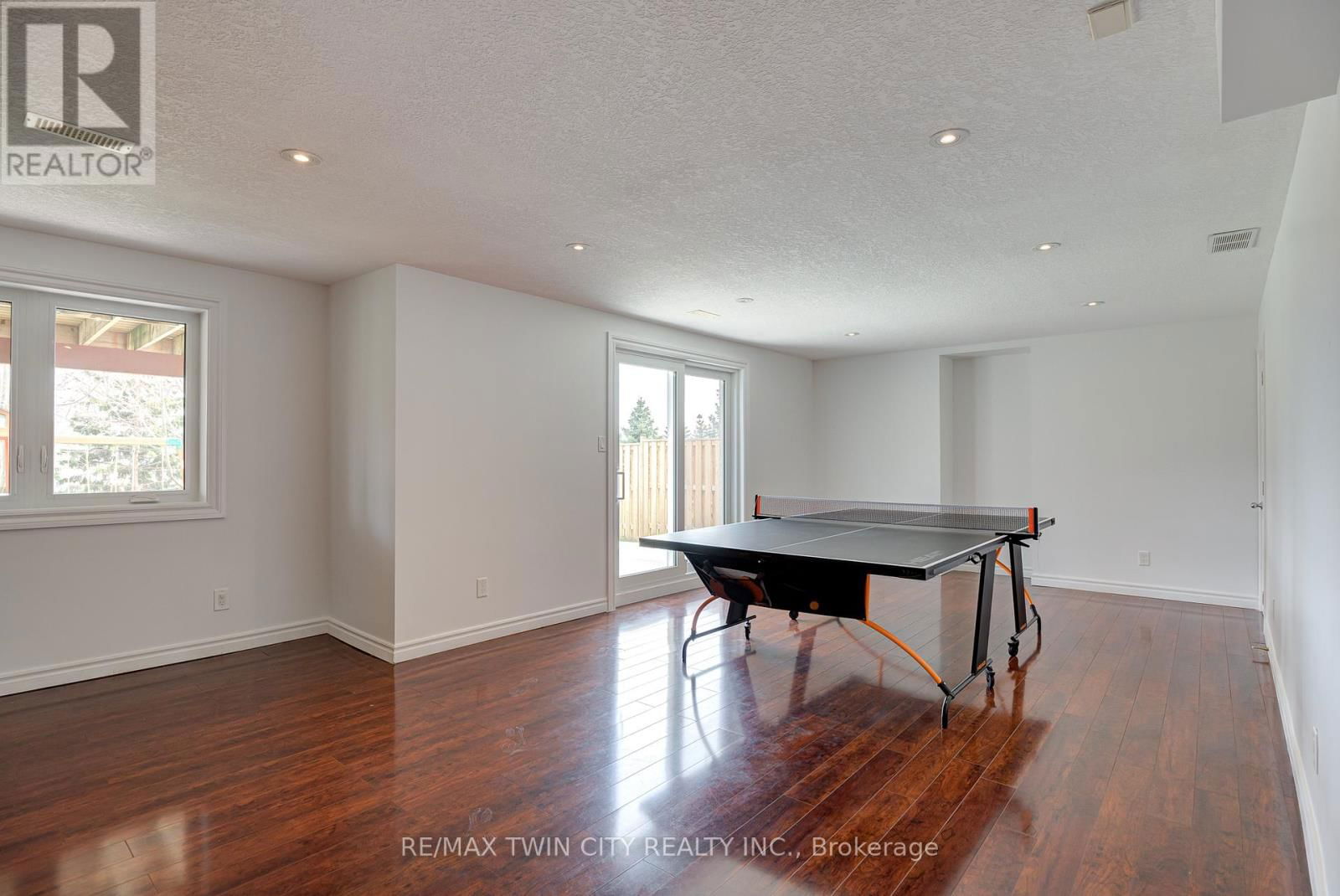 566 WINTERBURG WALK Image 36