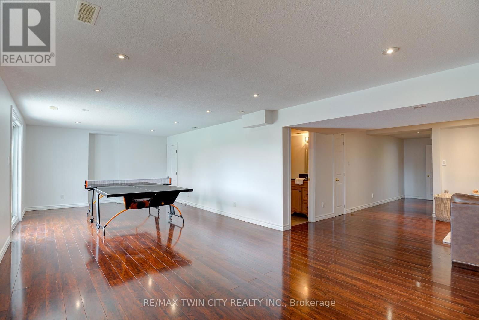 566 WINTERBURG WALK Image 37