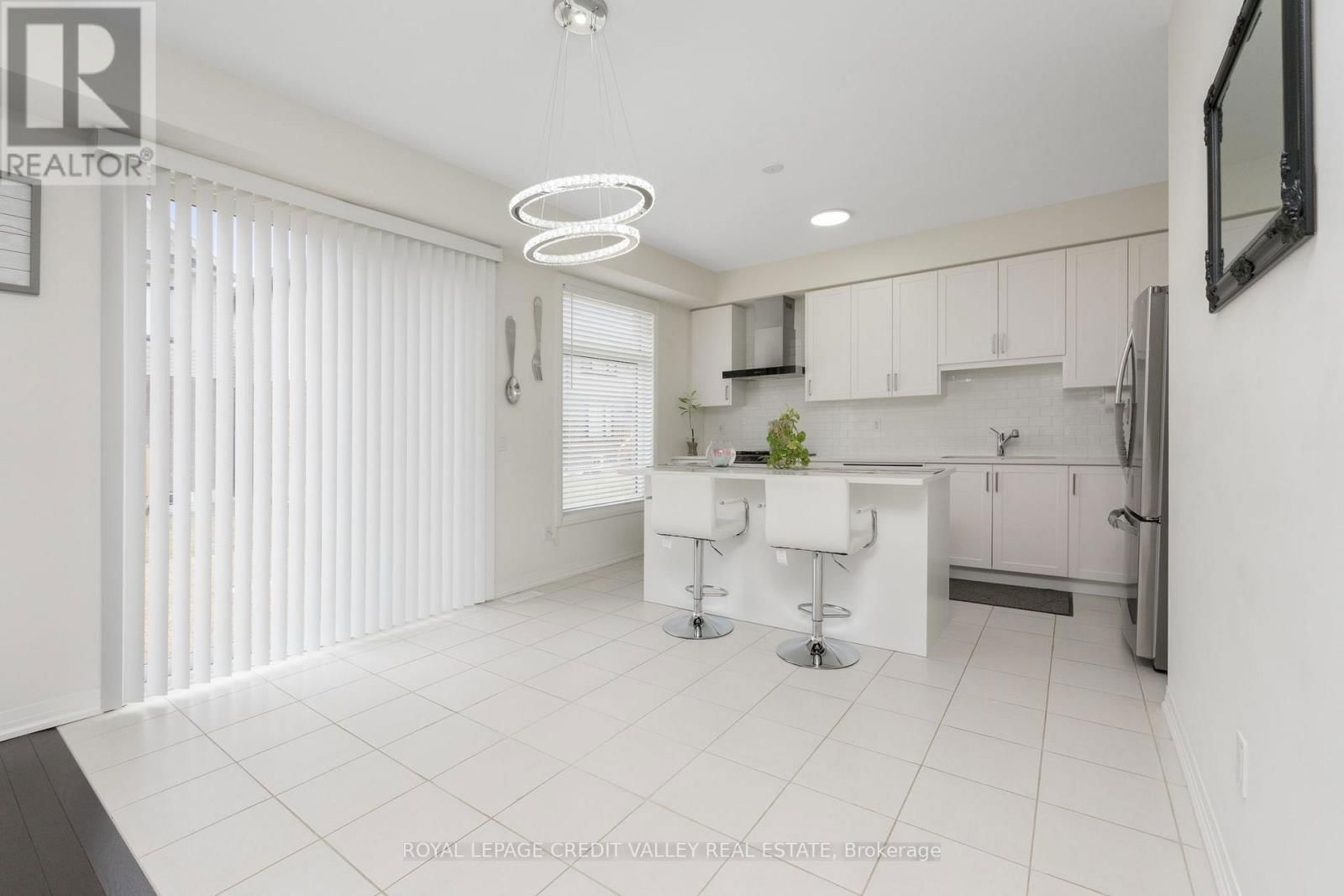 96 YALE DRIVE Image 12