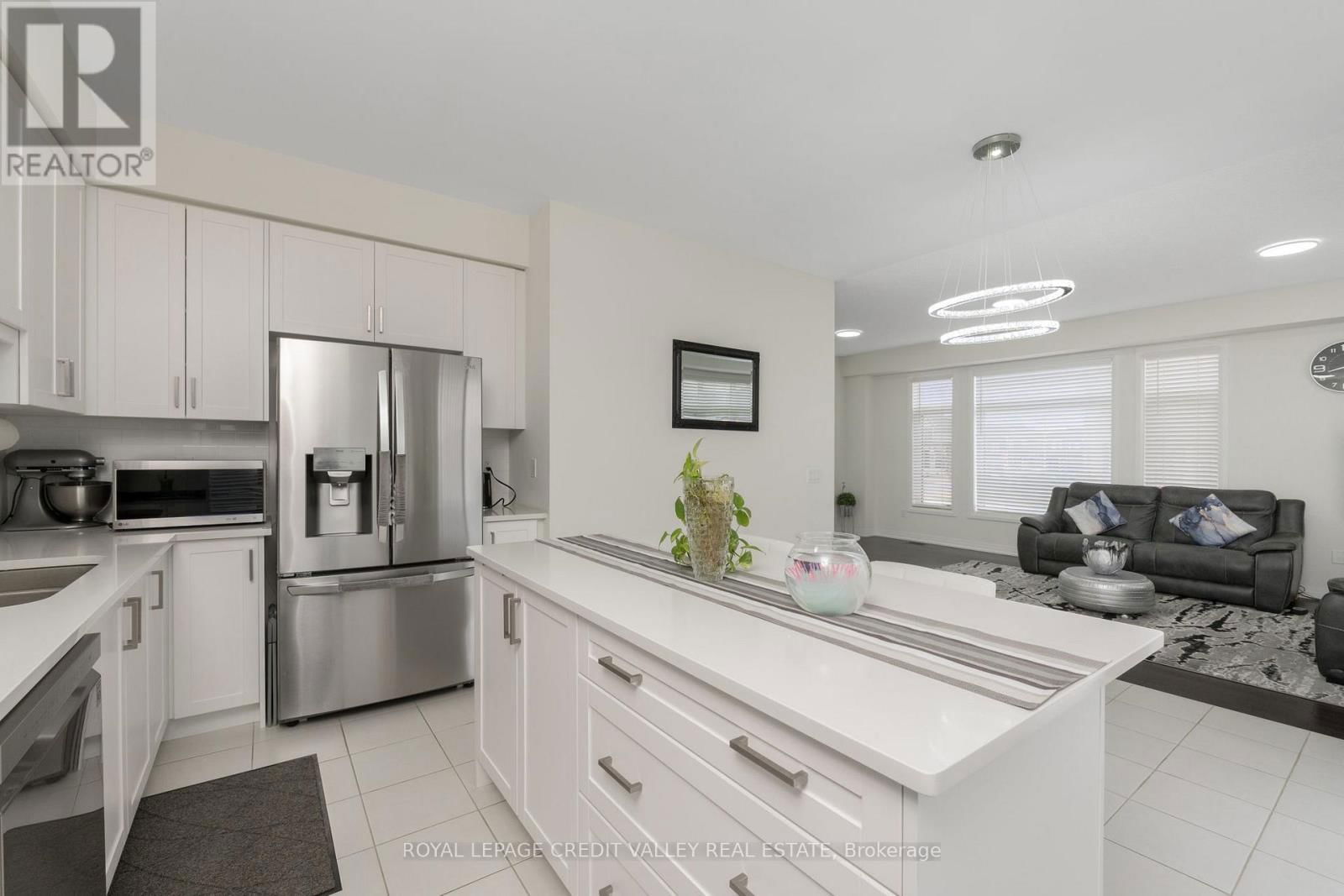 96 YALE DRIVE Image 19
