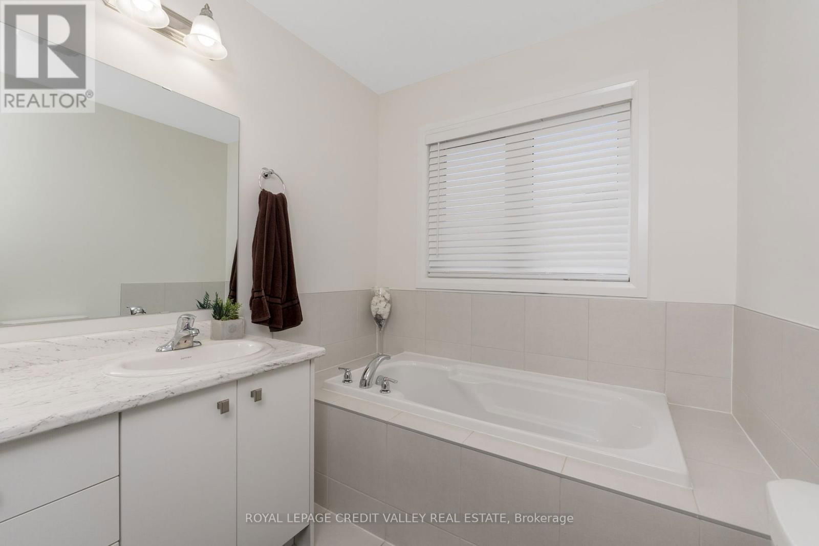 96 YALE DRIVE Image 34
