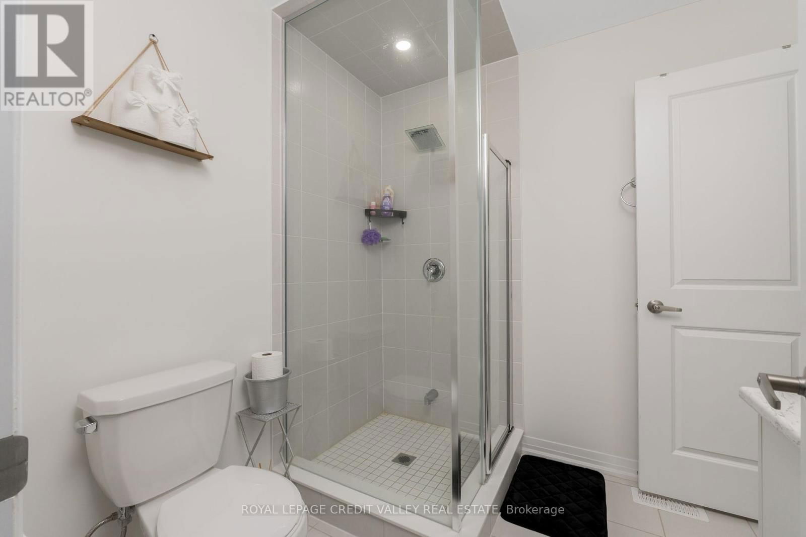 96 YALE DRIVE Image 45