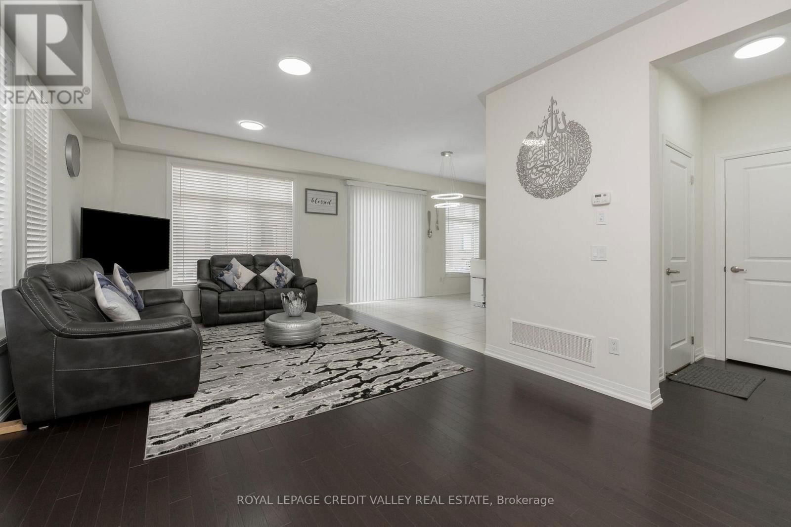 96 YALE DRIVE Image 7