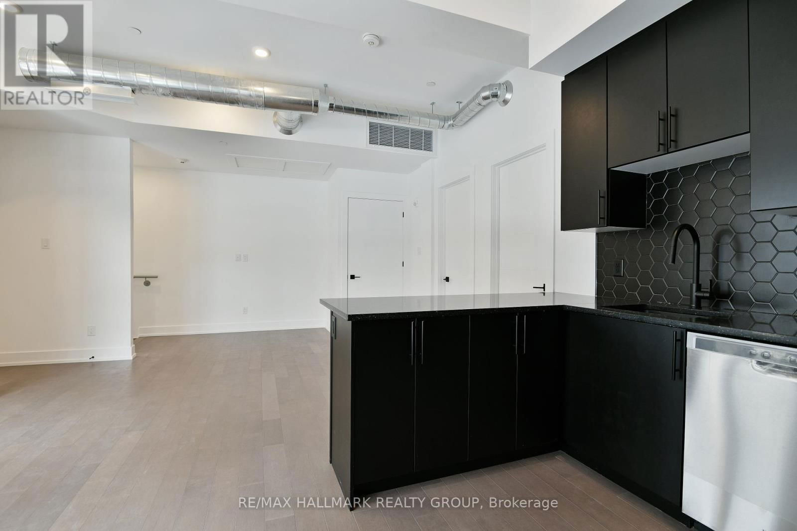 103 - 101 PINHEY STREET Image 18