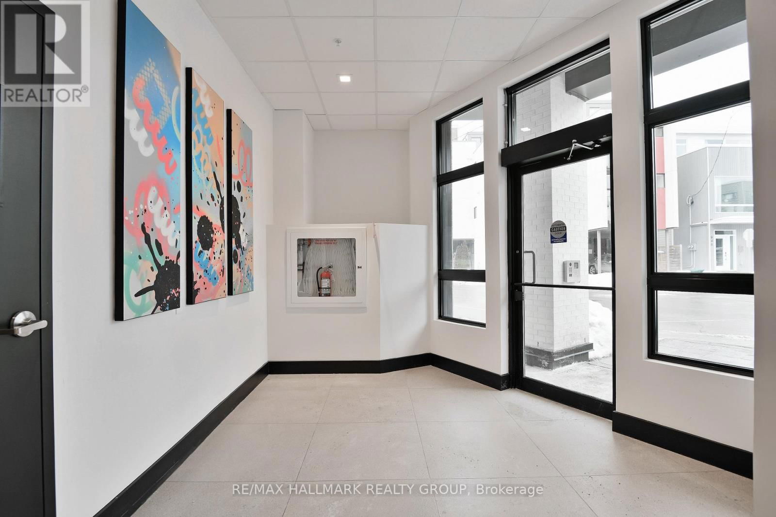 103 - 101 PINHEY STREET Image 3
