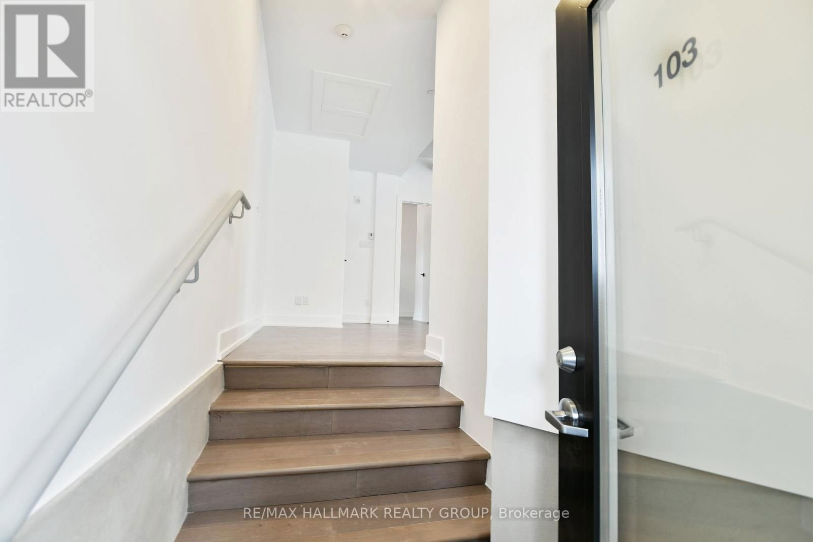 103 - 101 PINHEY STREET Image 6