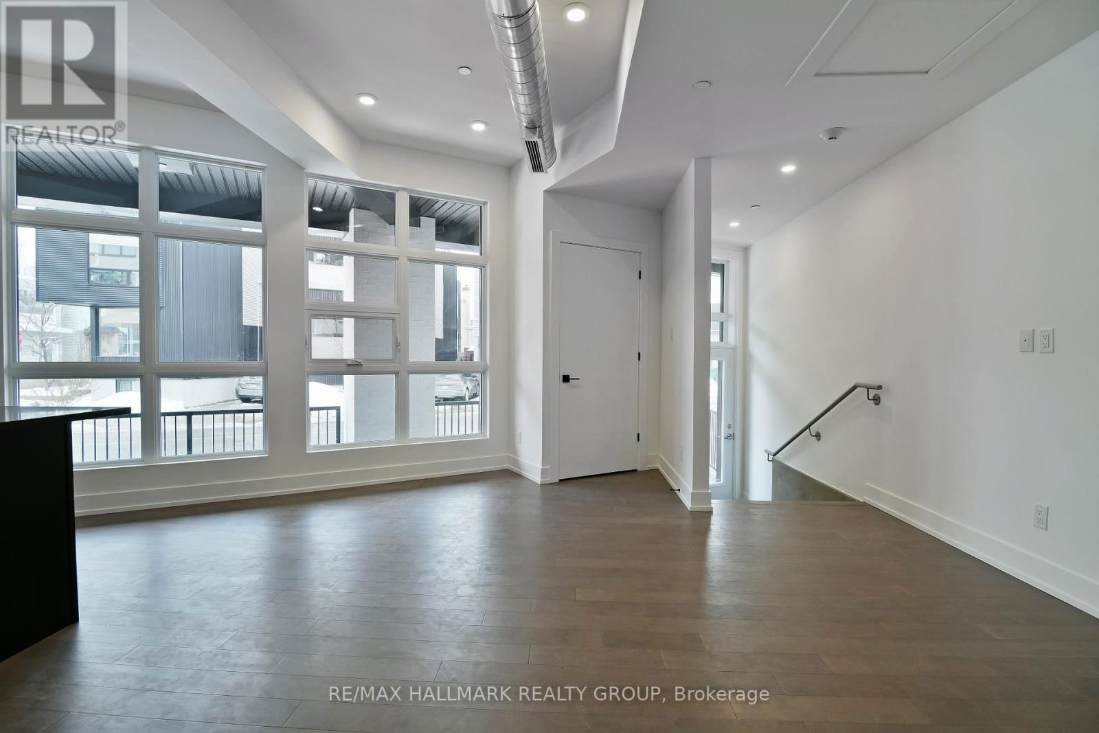 103 - 101 PINHEY STREET Image 8