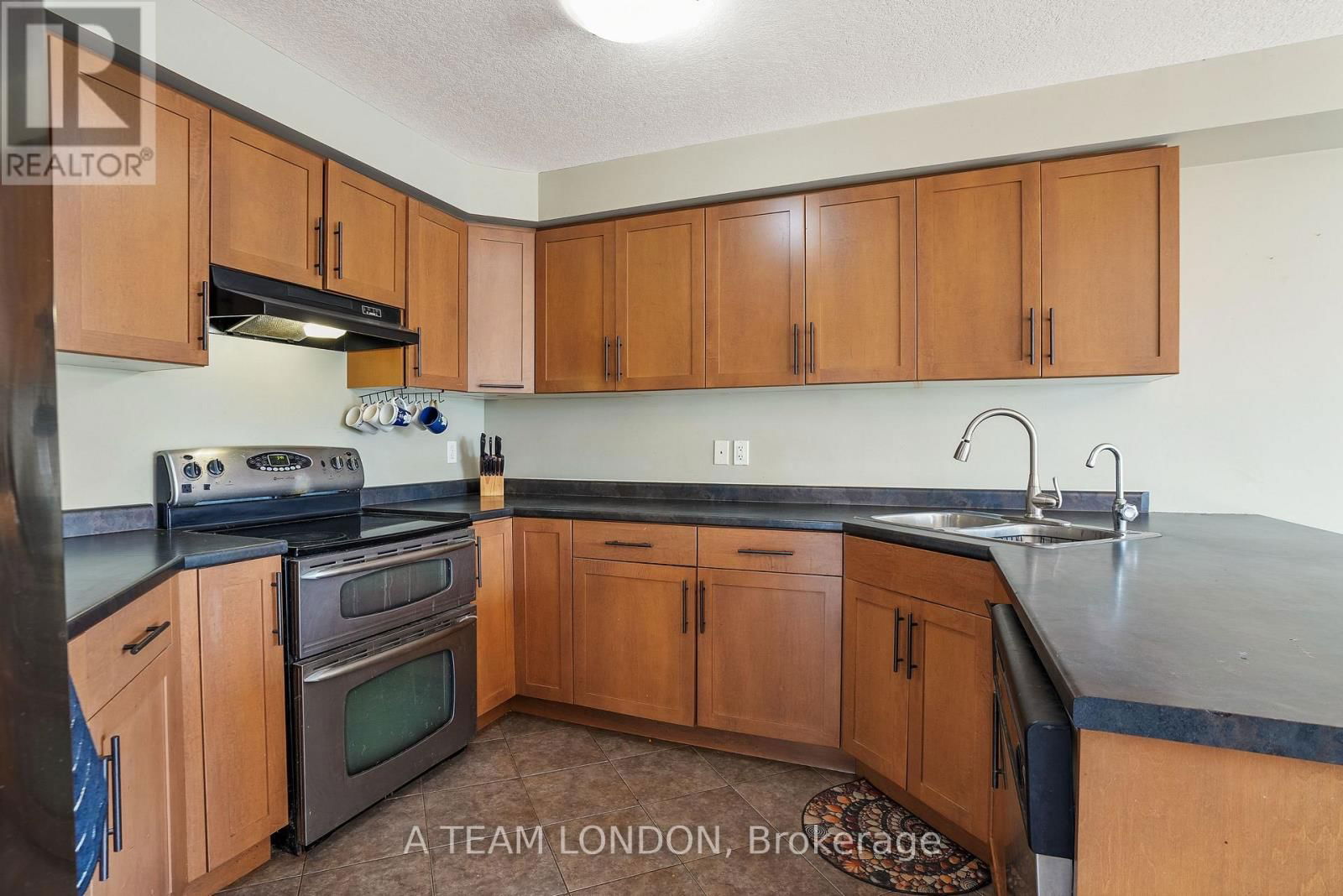 386 CHAMPLAIN AVENUE Image 10